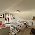 Cely Dum Flora V Ceskosaskem Svycarsku Apartment
