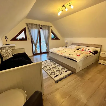 Cely Dum Flora V Ceskosaskem Svycarsku Apartment