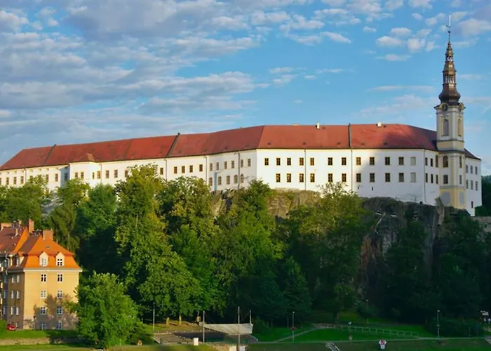 Cely Dum Flora V Ceskosaskem Svycarsku